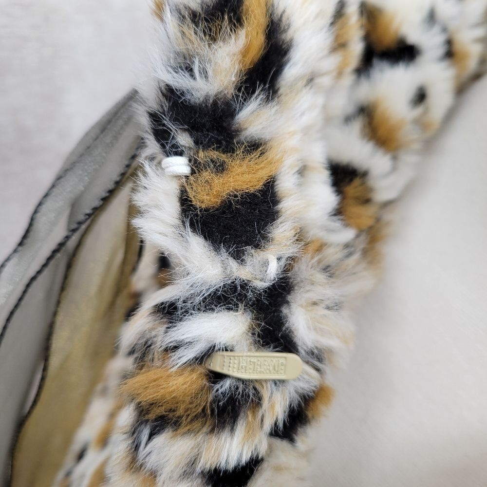 Newport News Y2K or 90s Leopard Print Faux Fur Cape with Bow - Picture 8 of 12